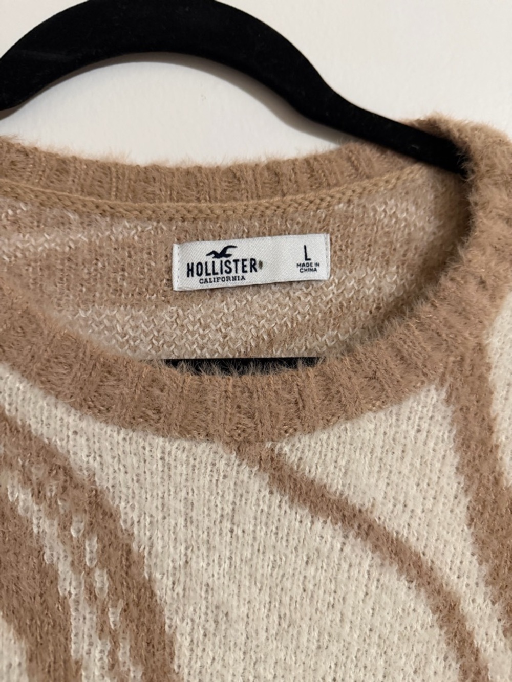 Hollister Cream & Tan Swirl Fuzzy Sweater - Picture 2 of 3